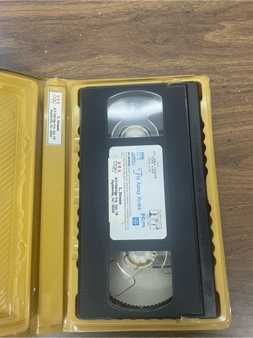 Vintage Fly Away Home VHS 1997 Columbia TriStar Clamshell Case - Picture 3 of 6